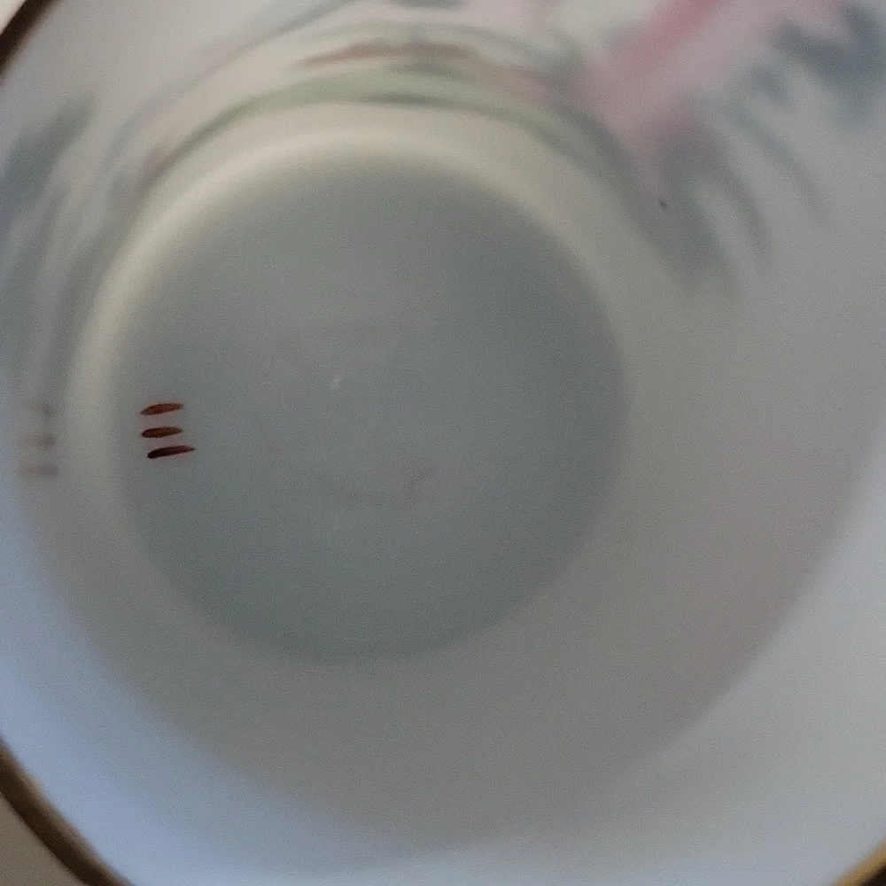 White Milk Glass, Decorative Scene - Picture 7 of 7